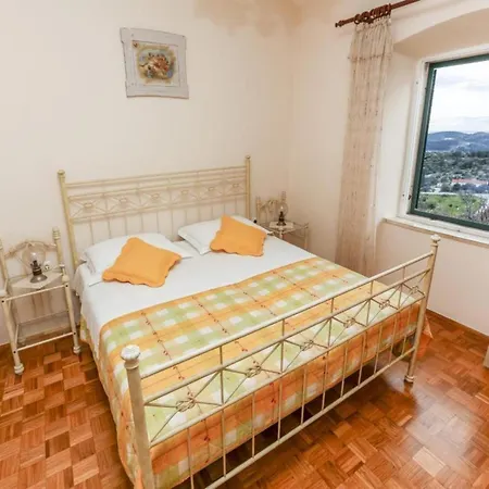 Apartament With Sea View In *
